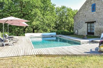 Gîte pour 4 personnes, avec piscine à Sembas