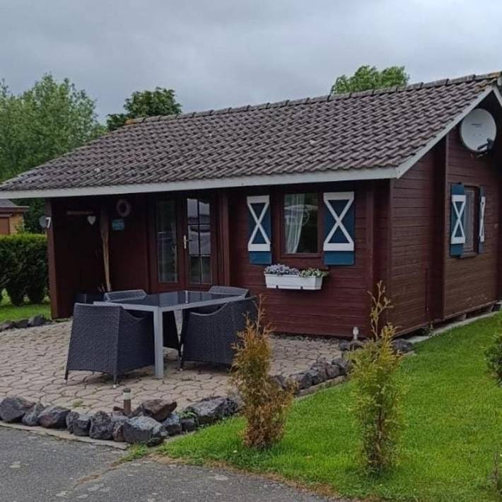 Bungalow für 4 Personen, mit Terrasse und Garten