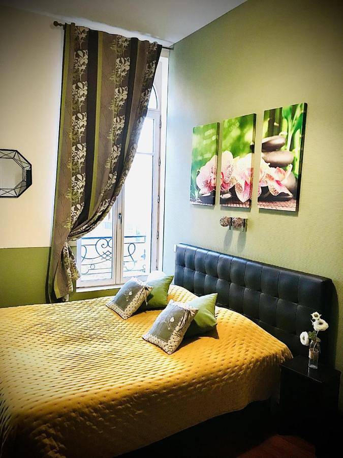 Deluxe Double Room with Shower in Béthune, Région de Béthune