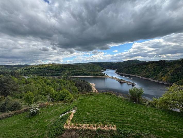 Hôtel pour 2 personnes, avec jardin ainsi que sauna et jacuzzi, animaux acceptés dans Lac du Barrage de Grandval - 4