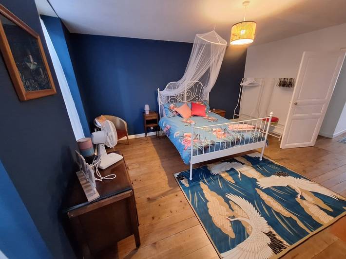 Location de vacances pour 8 personnes, avec terrasse ainsi que piscine et jardin, animaux acceptés à Beauvais-sur-Matha