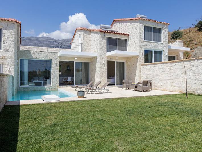 Ferienhaus für 4 Personen, mit Pool und Garten sowie Balkon, kinderfreundlich