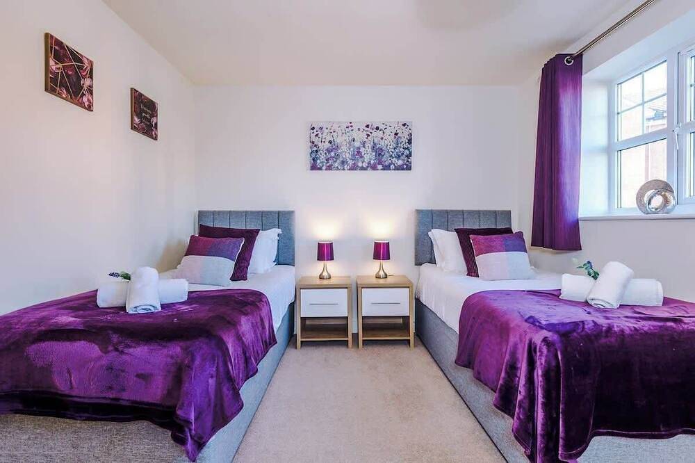 Ganze Wohnung, Spacious home, ideal for professionals, sleeps 8! in Crewe, Cheshire East