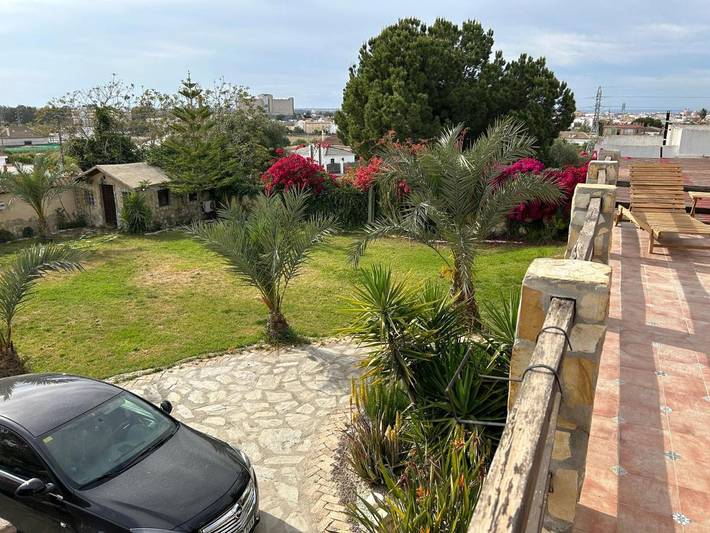 Casa rural para 9 personas, con Balcón y Terraza además de Jacuzzi y Jardín en Dos Hermanas - 4