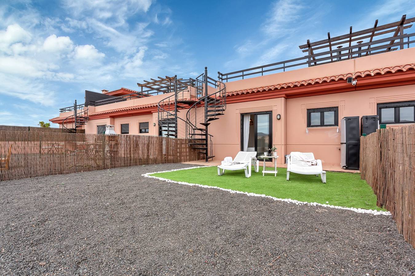Villa 'Asensio' mit Bergblick, Gemeinschaftspool und Wlan in La Oliva, Fuerteventura