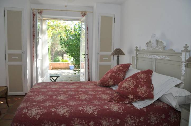 Chambre d’hôte pour 3 personnes, avec piscine ainsi que vue et jardin à Grimaud - 4