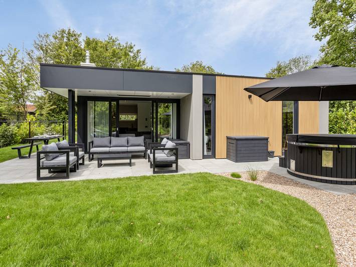 Ferienhaus für 6 Personen, mit Sauna und Whirlpool sowie Garten, mit Haustier