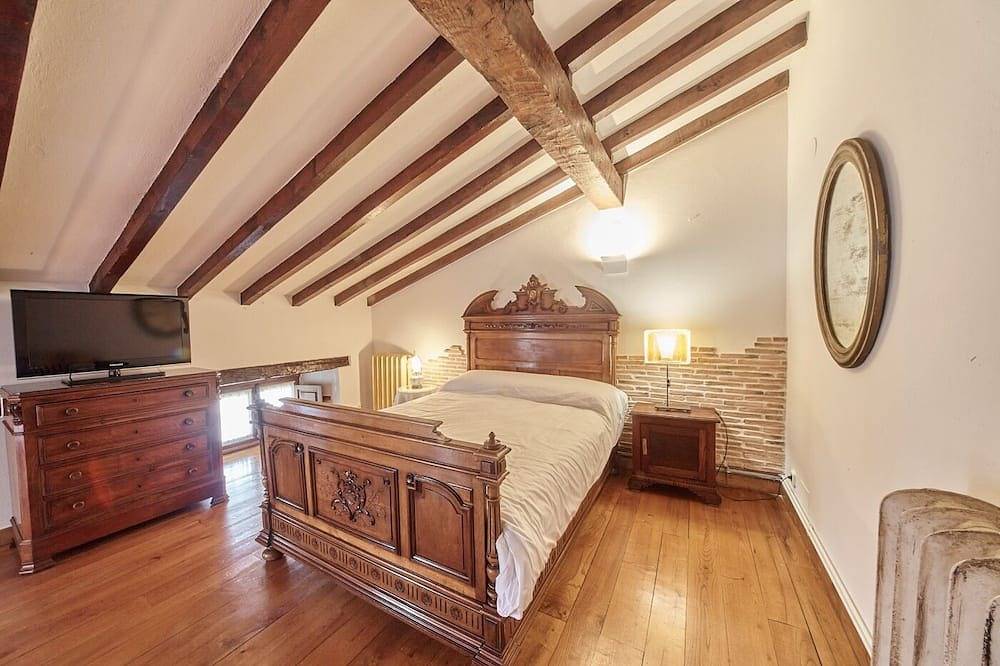 Home in Oreña · 8 bedrooms · 11 beds · 8 baths in Alfoz de Lloredo, Cantabrian Coast
