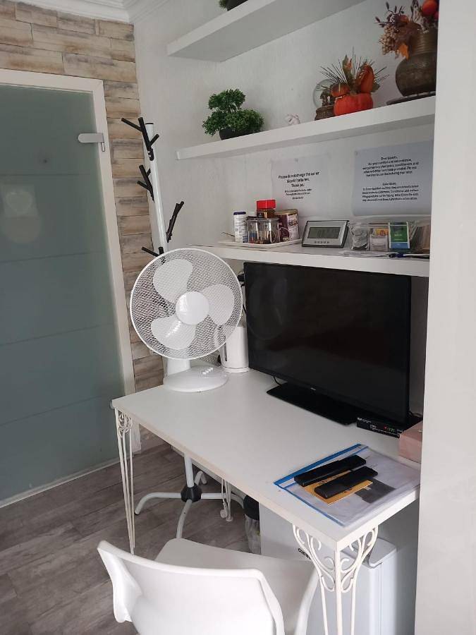 Ganze Ferienwohnung, Cozy room with a beautiful garden view in Baunatal, Hessisches Bergland