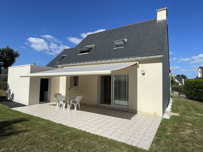 Location de vacances pour 8 personnes, avec terrasse dans Penvins