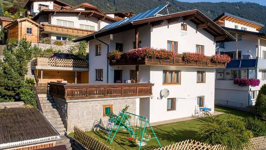 Ferienwohnung für 6 Personen, mit Terrasse und Garten in Wenns