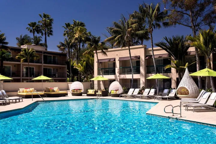Resort para 3 personas, con jacuzzi y piscina para niños además de jardín y piscina, Se admiten mascotas - 1