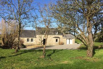 Gîte pour 6 personnes, avec terrasse et jardin à Lampaul-Ploudalmézeau