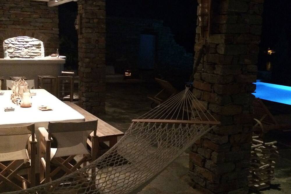 Villa fronte mare con piscina privata e vista sul mare in Kea