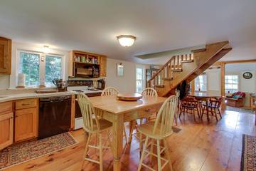 Vacation House for 6 Guests in Ludlow, Okemo Mountain, Picture 2