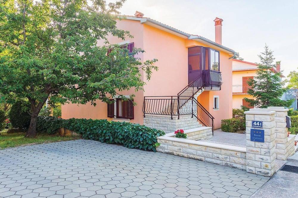 Entire apartment, 1 bedroom gorgeous apartment in Labin in Presika, Eastcoast Istria
