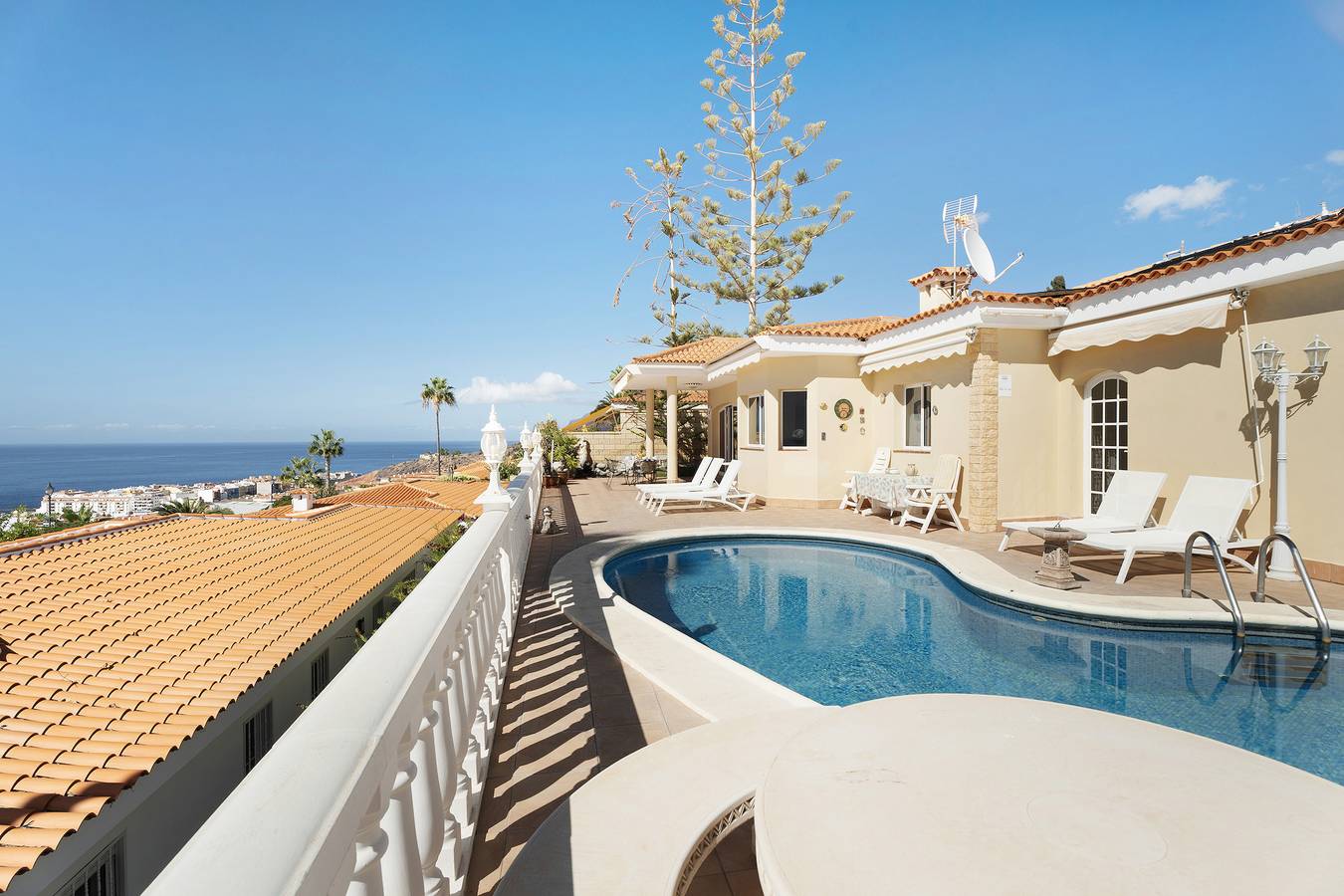 Vacation Home 'House Carla Pool Private' with Sea View, Heated Pool & Wi-Fi in Santiago del Teide, South Tenerife