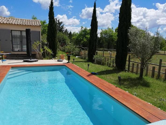 Location de vacances pour 6 personnes, avec terrasse ainsi que jardin et piscine à La Capelle-et-Masmolène - 2