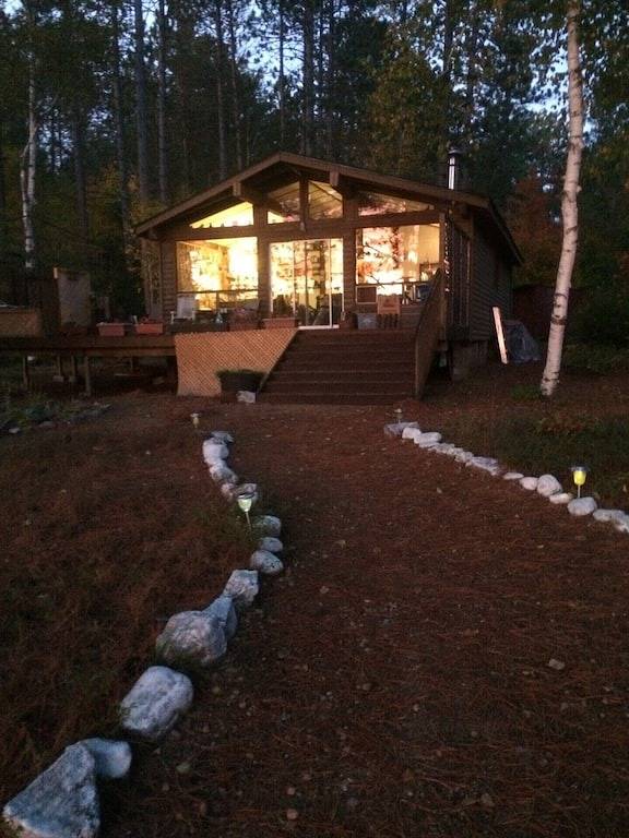 Schöne Mink Lake Cottage mit Sandstrand Küstenlinie in Hastings Highlands, Ontario
