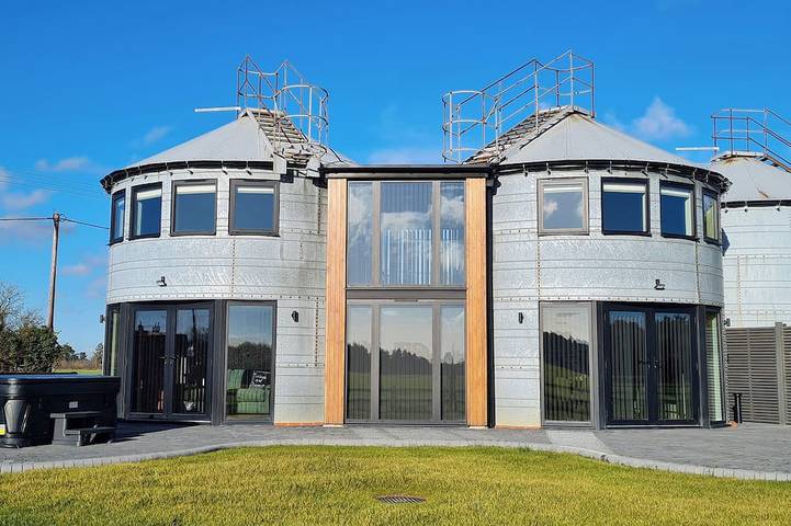 Cottage for 6 people, with garden and hot tub, with pets in Suffolk
