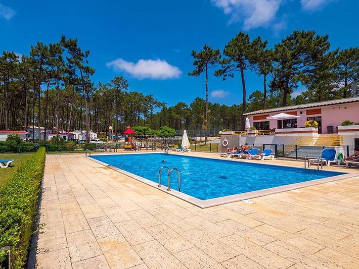 Casa móvel para 6 pessoas com terraço in Leiria distrito