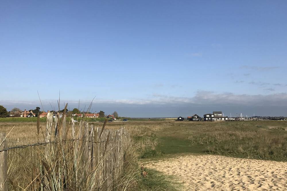 Entire apartment, Spacious Penthouse apartment, Walberswick, Nr Southwold sleeping 6 next to beach in Walberswick, Sunrise Coast