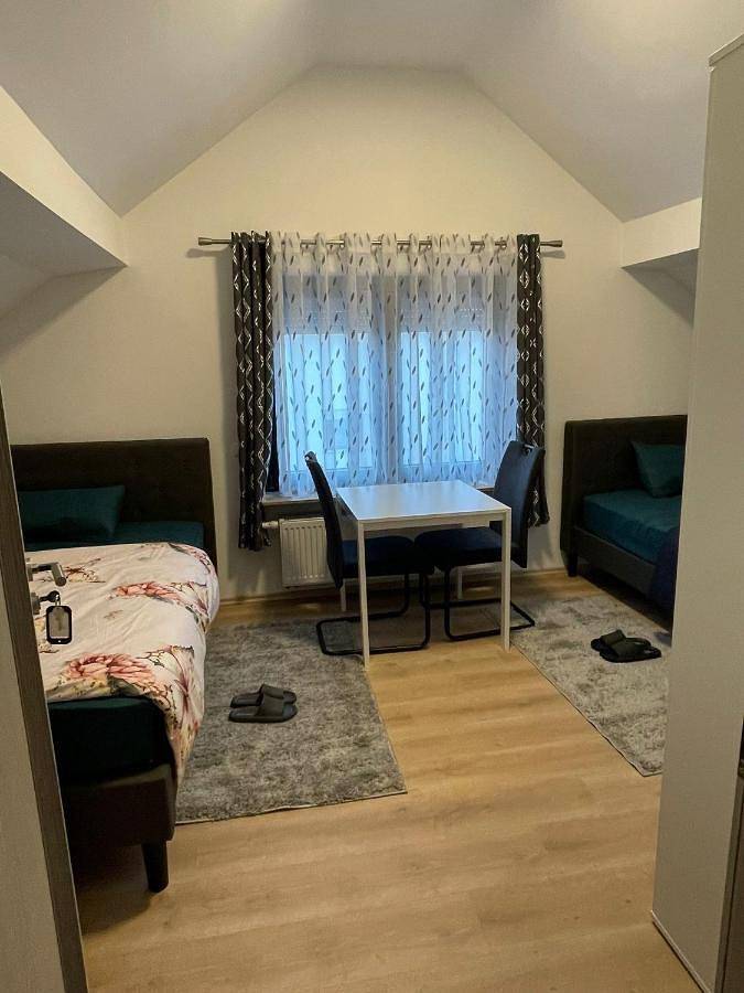 Ferienwohnung für 4 Personen, mit Ausblick in Rüsselsheim