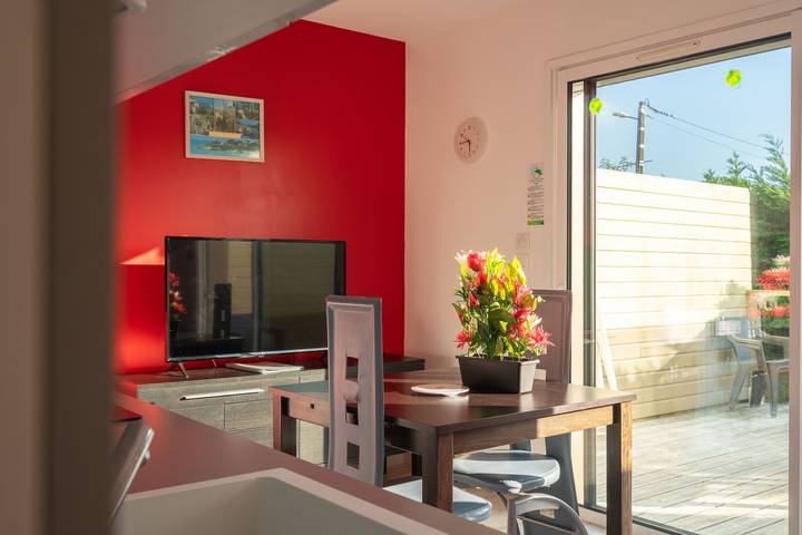 Apartamento entero, Apartamento 'Le Clos Du Champ De L'Amour - Meschers' con piscina privada, Wi-Fi y aire acondicionado in Saint-Simon-de-Bordes, Región de Jonzac