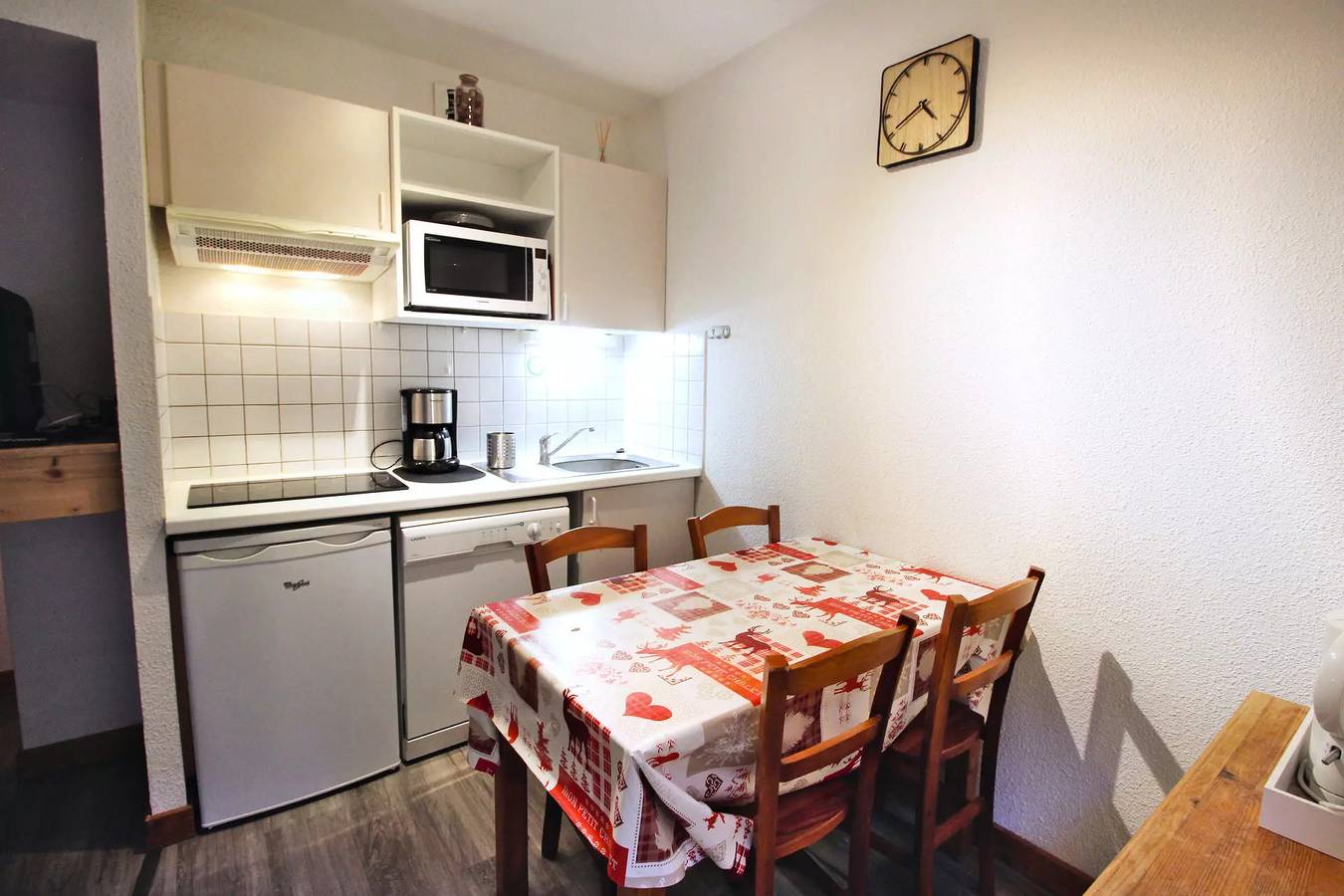 Gehele studio, Ca27Fb-Campanules in La Norma, Villarodin-Bourget