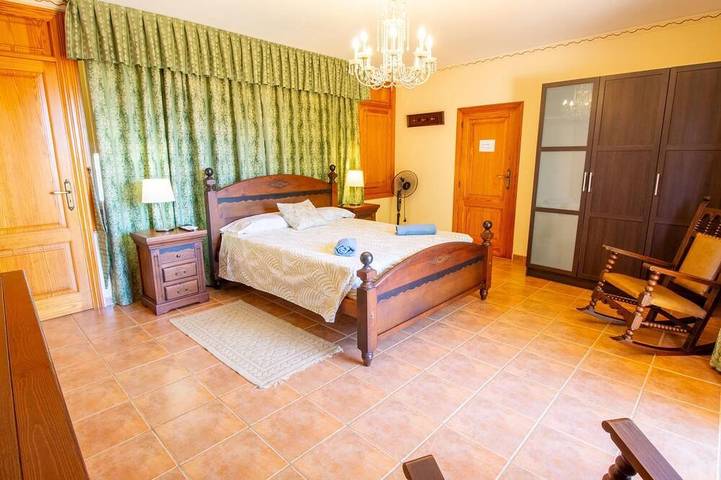 Villa für 8 Personen, mit Balkon und Whirlpool sowie Garten und Pool in Palma - 2