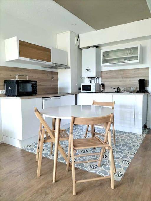 Appartement entier, One-Bedroom Apartment in Le Bouscat, Région de Bordeaux