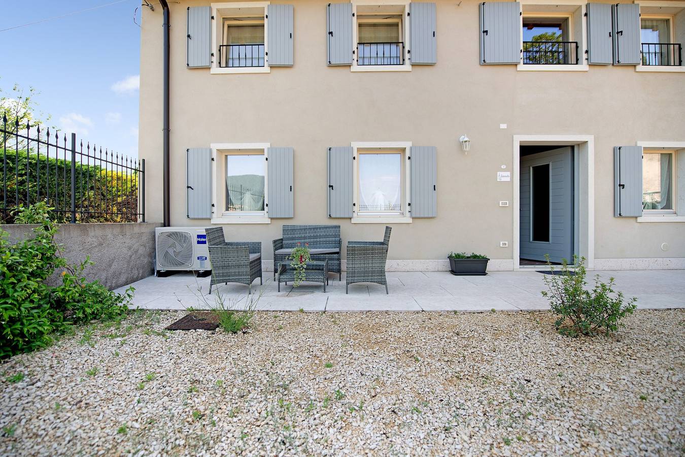 Appartamento intero, Appartamento per vacanze "Casale La Coccinella Lavanda" con giardino in comune e Wi-Fi in Caprino Veronese, Prealpi Gardesane