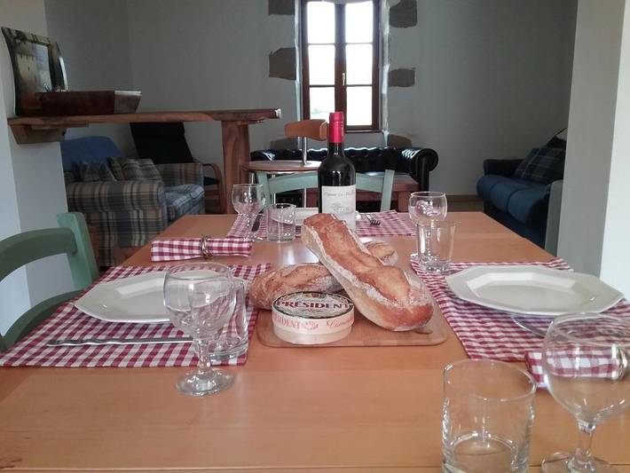 Location de vacances pour 4 personnes, avec terrasse ainsi que jardin et vue à Nantiat - 2
