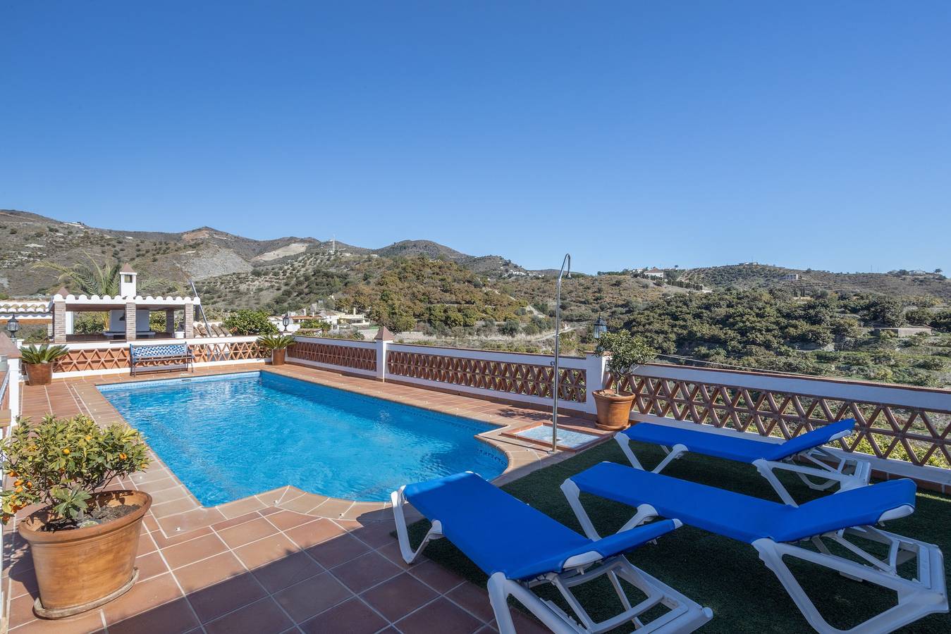 Villa 'Camarón' met zeezicht, wifi en airconditioning in Almuñecar, Cordillera Penibética