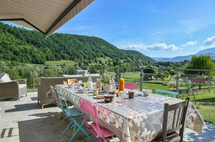 Location de vacances pour 9 personnes, avec Balcon et Jardin