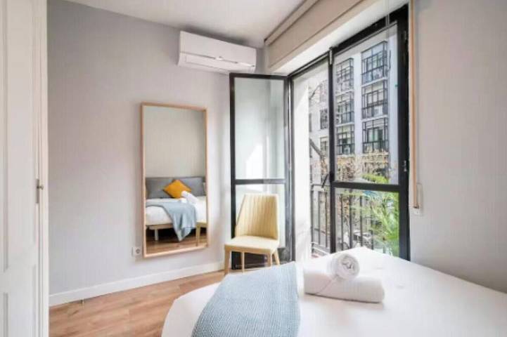 Ganze Wohnung, Modern 90 m² Apartment Near Atocha – Walk to Madrid’s Top Attractions in Atocha, Madrid