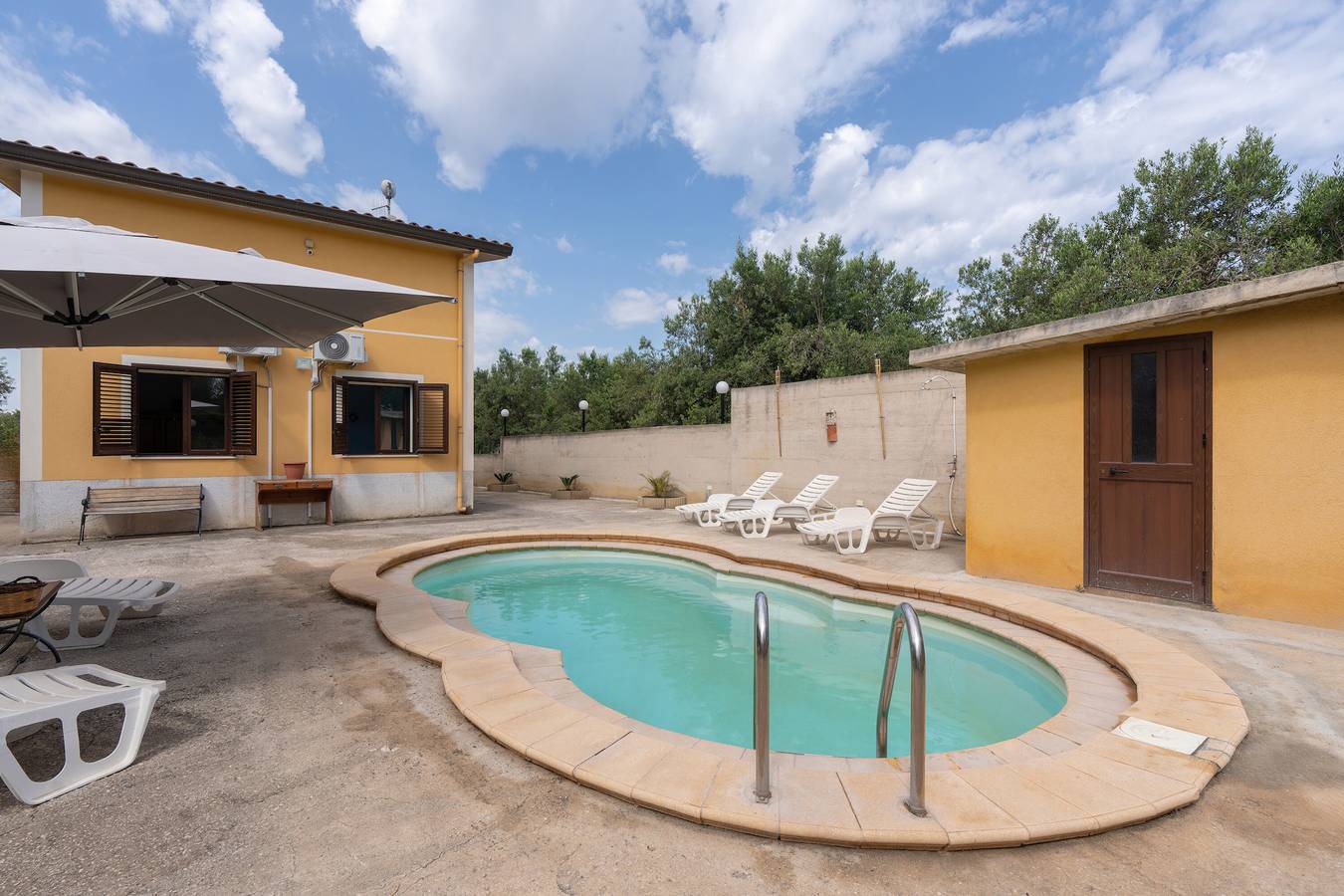 Villa Rosa con vista mare, piscina, giardino e Wi-Fi in Partinico, Provincia di Palermo