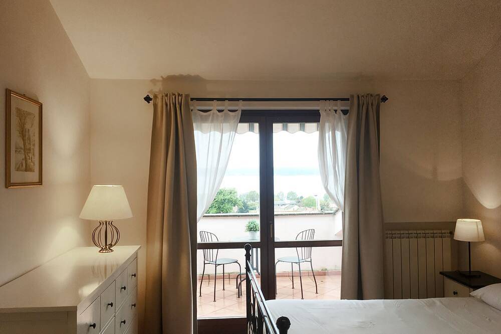 Villa mit großer Terrasse, Garten und Traumblick in Trevignano Romano, Braccianosee