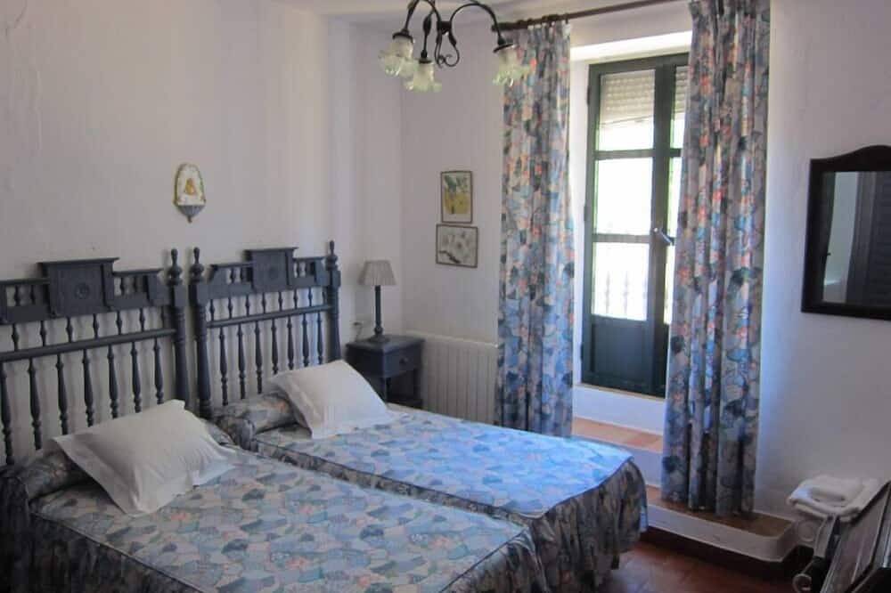 Historic patrician country house with exceptional location in Carmona, Sevilla Province