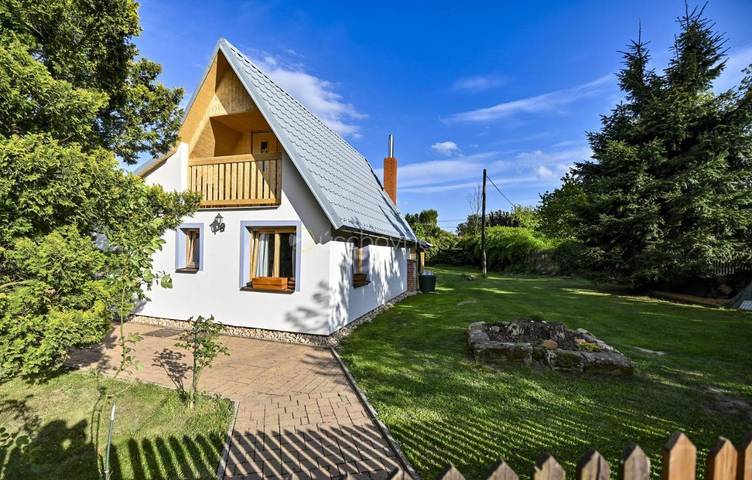 Ferienhaus für 6 Personen, mit Balkon und Terrasse sowie Garten und Pool