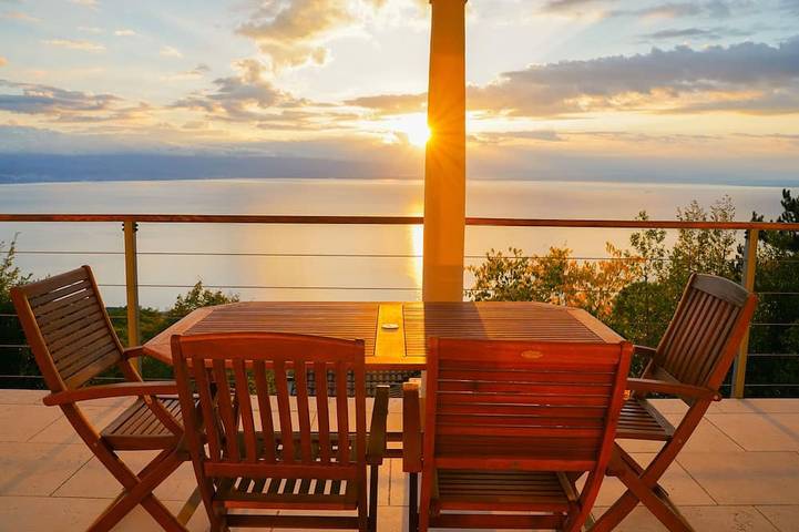 Ferienwohnung für 5 Personen, mit Whirlpool und Terrasse sowie Pool