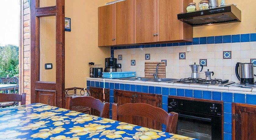 Cottage - Sleeps 4 - Parking - Garden in Lido di Noto, Noto region
