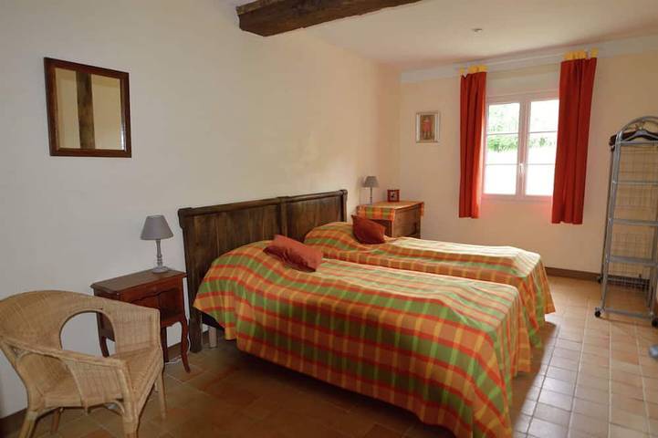 Location de vacances pour 8 personnes, avec jardin et terrasse, animaux acceptés à Isigny-le-Buat - 2