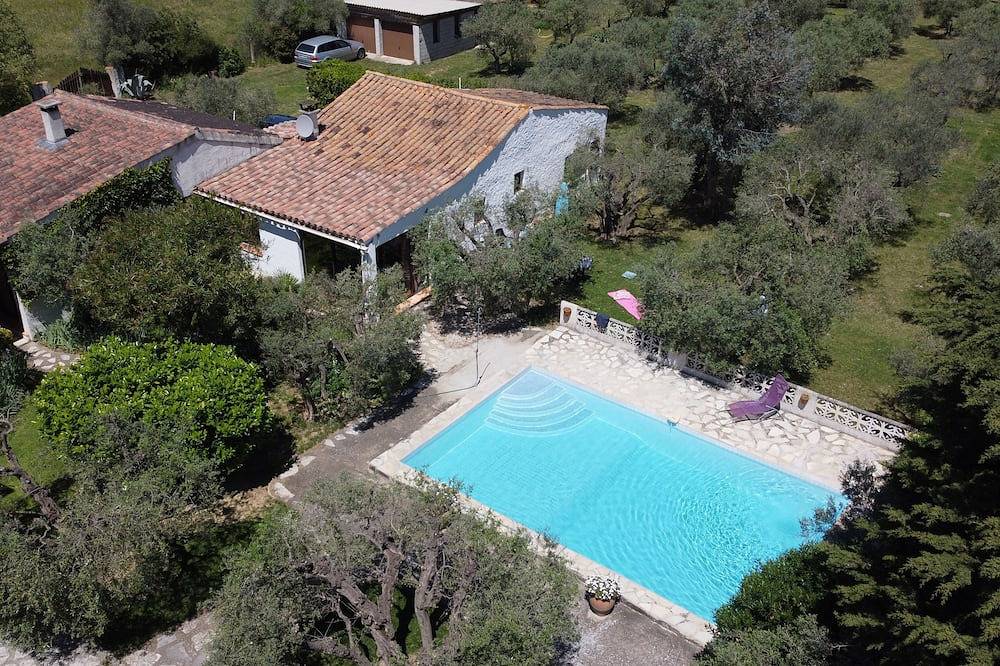 Maison de vacances sur une propriété privée, calme et ombragée in Arles, Région d'Arles