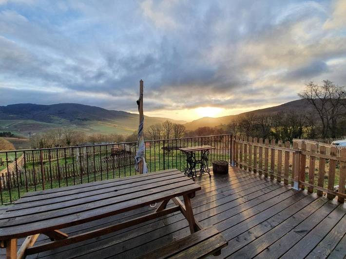 Location de vacances pour 2 personnes, avec Balcon ainsi que Terrasse et Vue à Vernay