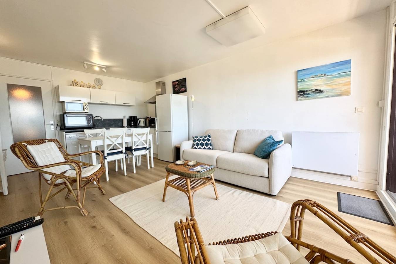 Entire apartment, Vue mer 180° - Charmant T3 - Coup de coeur garanti in Plage de Port Fontaine-Lomener, Ploemeur