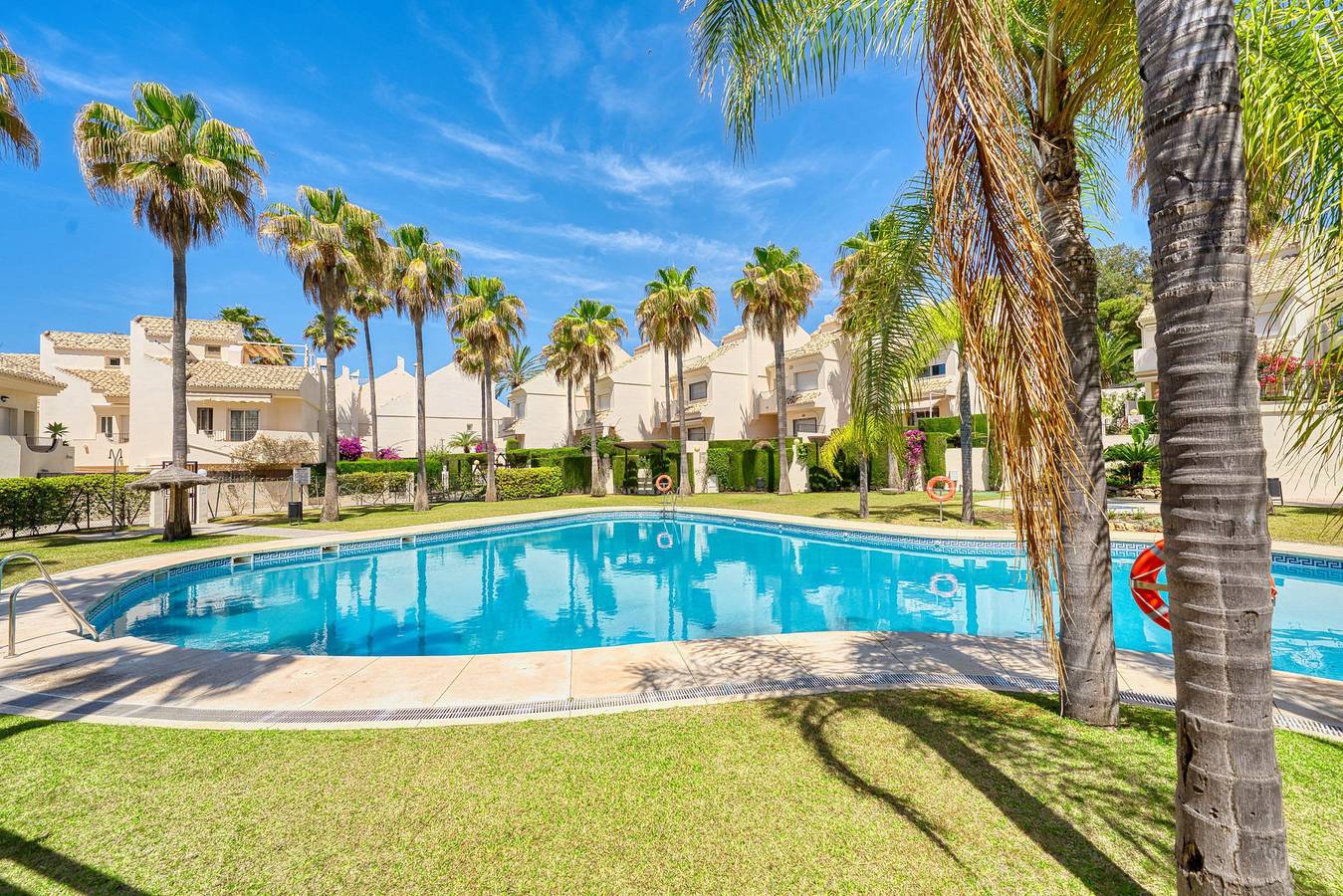 1107 Elegant Beachfront House with Pool in Las Chapas, Marbella