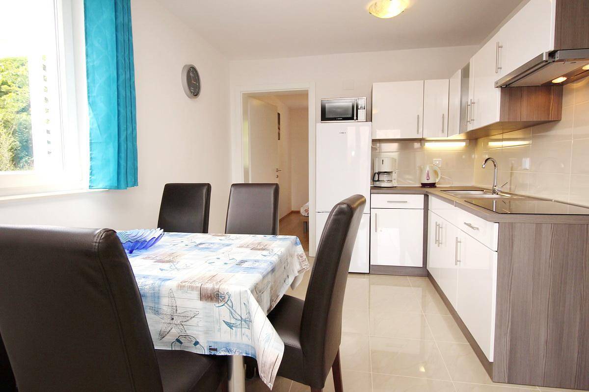 Ganze Ferienwohnung, Wohnung in Baška mit Eigenem Balkon in Baska, Krk