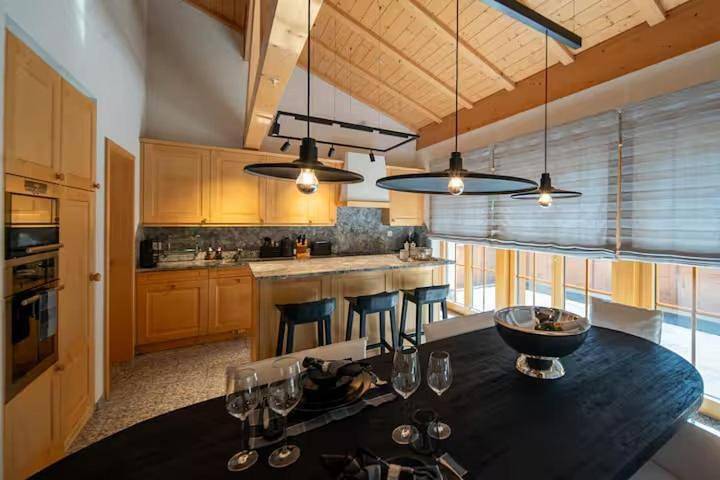 Six-Bedroom House in Andermatt, Skiarena Andermatt-Sedrun