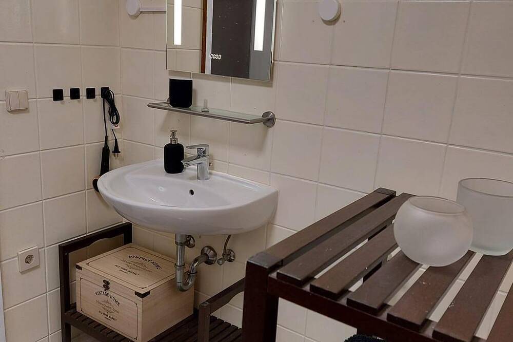 Ganze Wohnung, Ferienwohnung Josy - Appartement/Fewo, Dusche und Bad, Wc, 1 Schlafraum in Dillenburg, Naturpark Lahn-Dill-Bergland